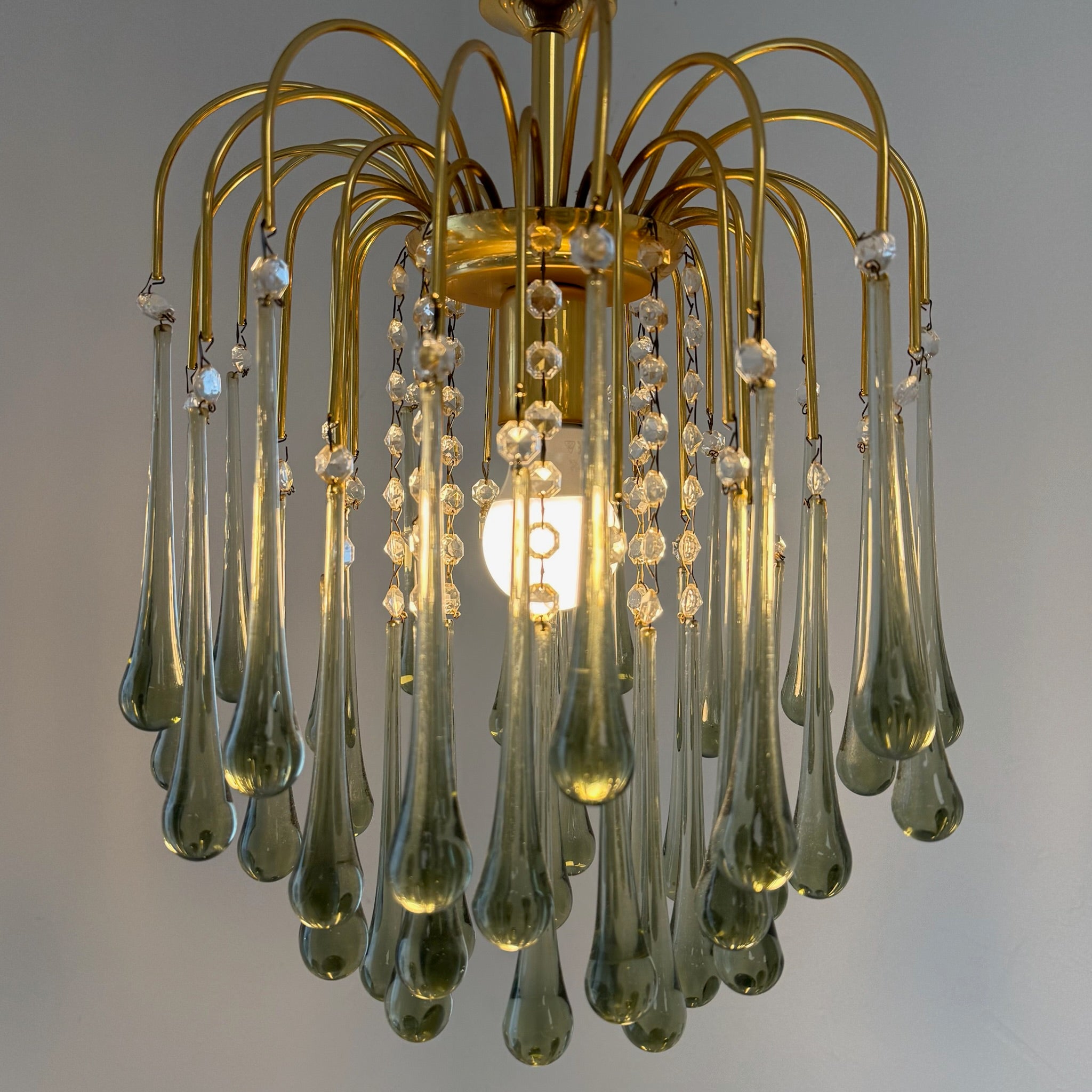 Kult Vistosi Murano XL Tropfenleuchte 1970er I 14 Karat Echtgold vergoldet I Rauchglas Grün-Grau Kaskaden-Kronleuchter 75 cm Murano