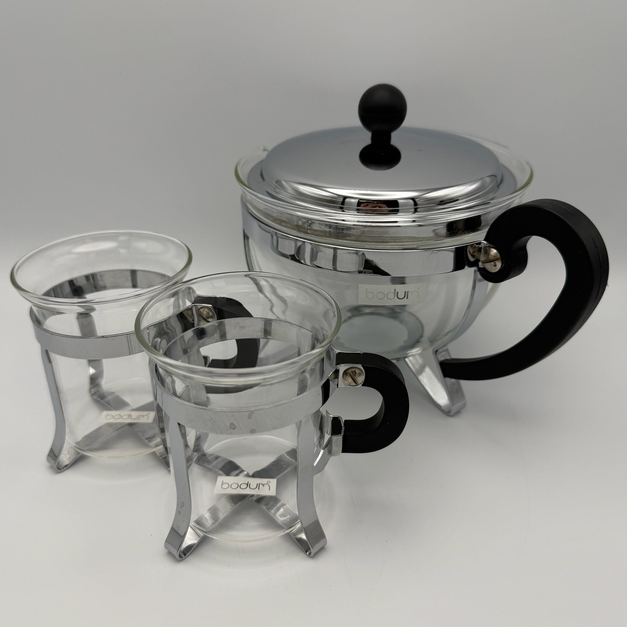 Vintage Bodum Teekanne mit 2 Tassen I Glas & Chrom – Mid Century Design I 3-teiliges Set Bodum