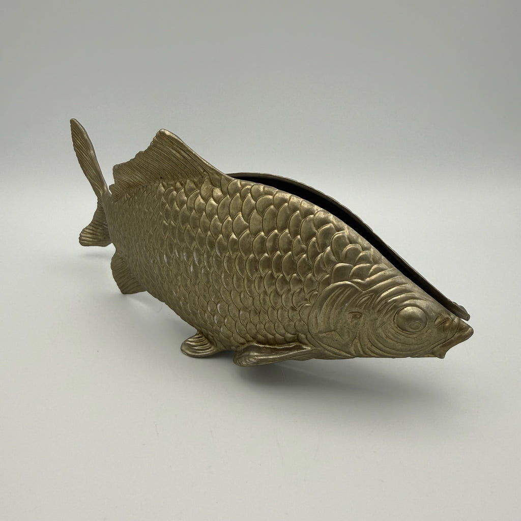 Italienischer Design Serviettenhalter Fisch I Hollywood Regency 1960er/70er I Modello Depositato Bicolor Silber & Messing Karpfen 23,4 cm Showroom Ansbach