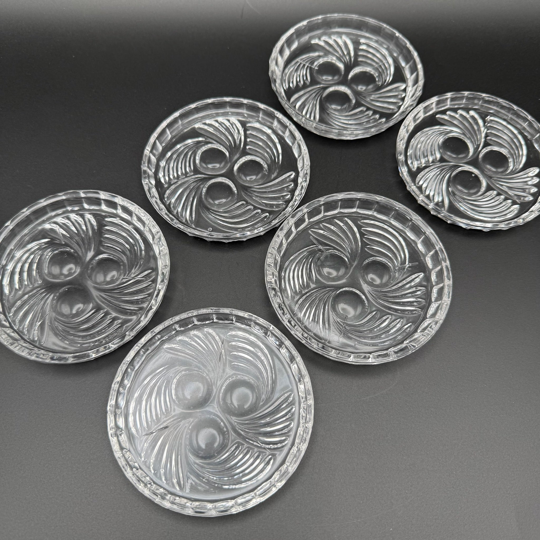 6x Uranglas Untersetzer Tellerchen Art Deco UV Glas fluoreszierend 8,5 cm Set Showroom Ansbach