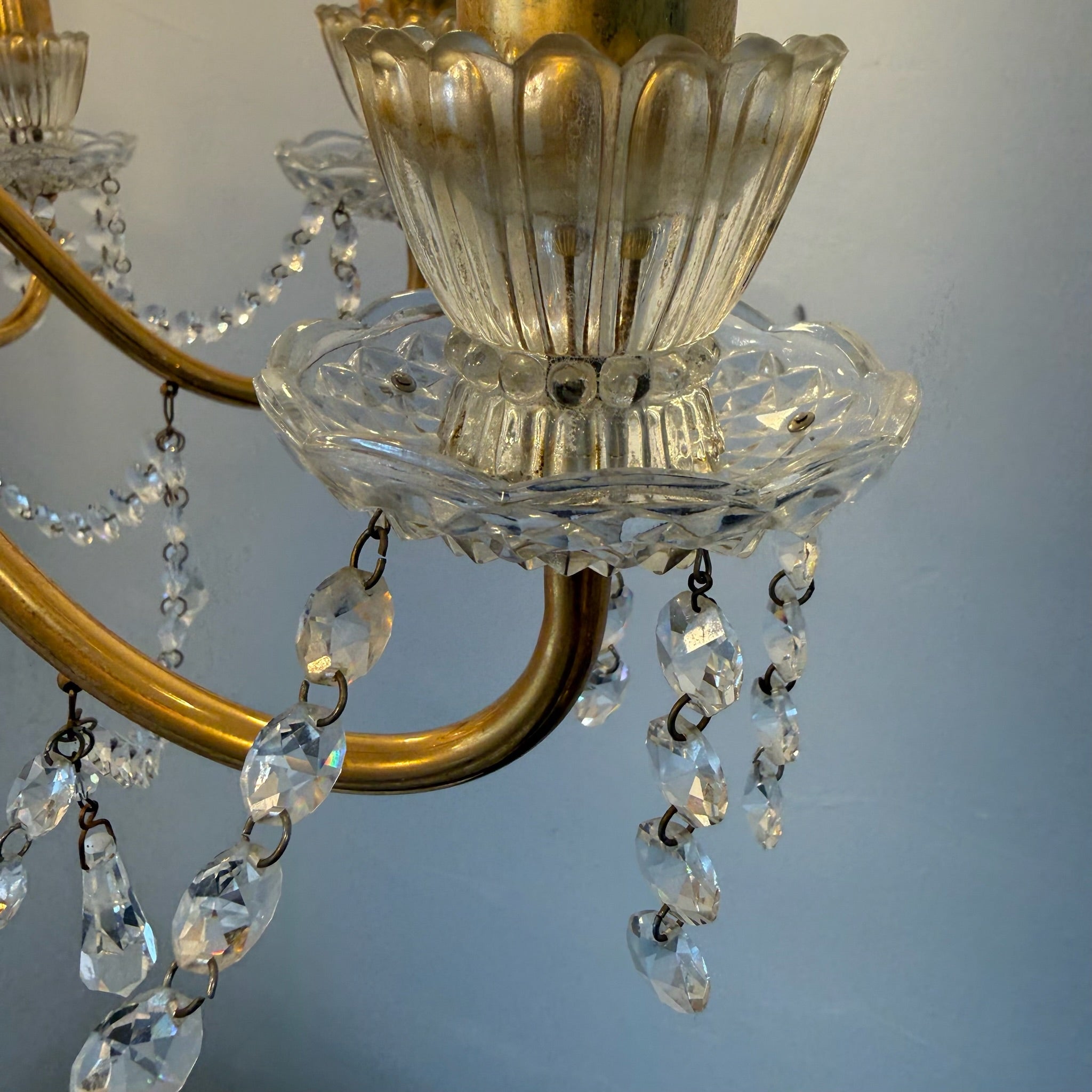 Prachtvoller 8-flammiger Kristall-Kronleuchter um 1960 I 14 Karat Echtgold-Vergoldung I Schweres Bleikristall Prunk-Chandelier 74 cm Showroom Ansbach