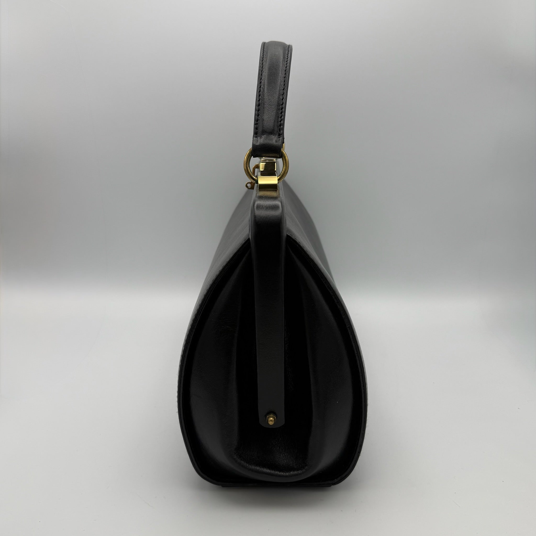 Goldpfeil Vintage Lederhandtasche I Black Boxcalf I Gold-Hardware I Mid-Century um 1960 I Mit Spiegel I 33 cm Gold Pfeil