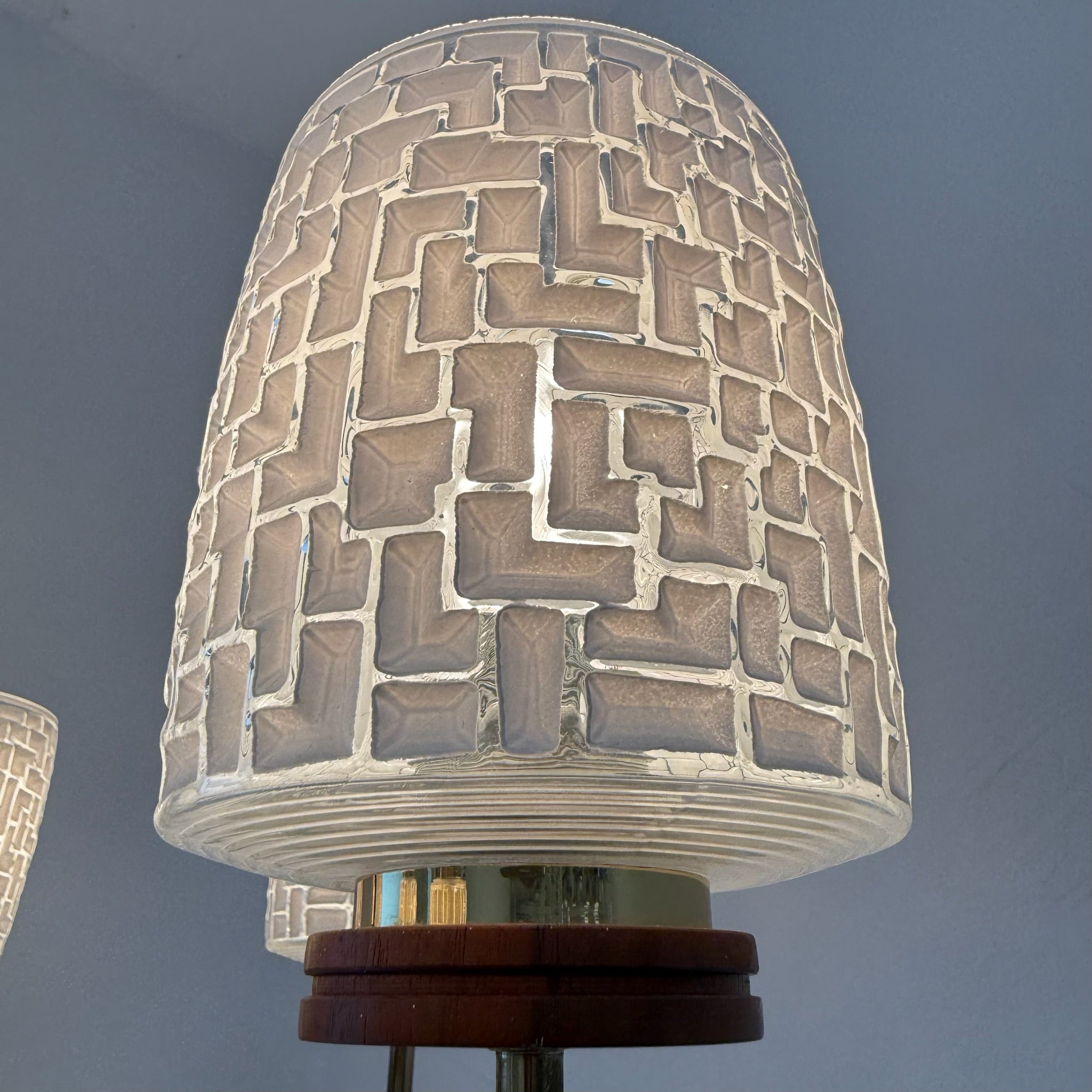6-flammige Mid-Century Kronleuchter Teakholz & Messing I Skandinavischer Stil 1960er I Mosaik Glas-Schirme I Vintage 70 cm Showroom Ansbach