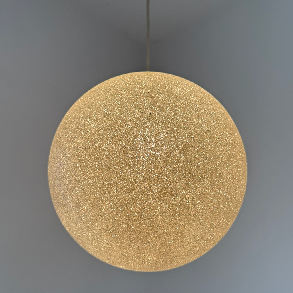 Ikonische 70er Jahre Granulat Kugellampe I Funkelnde Acryl-Prismen Hängelampe I Mid-Century Space Age Pendelleuchte 30 cm Showroom Ansbach