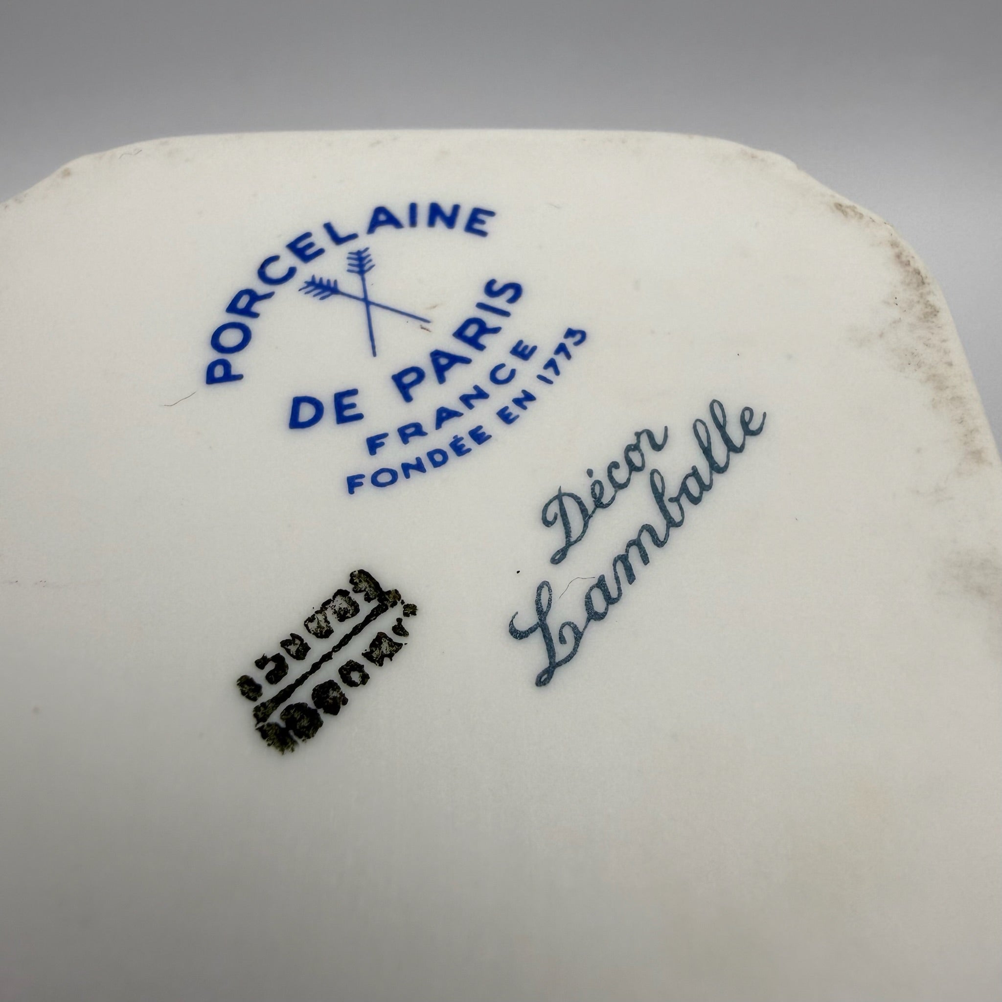 3tlg Porcelaine de Paris Badezimmer Set I Dekor Lamballe Schwanen-Motiv I Flakons & Deckeldose Frankreich 1970er Porcelaine de Paris