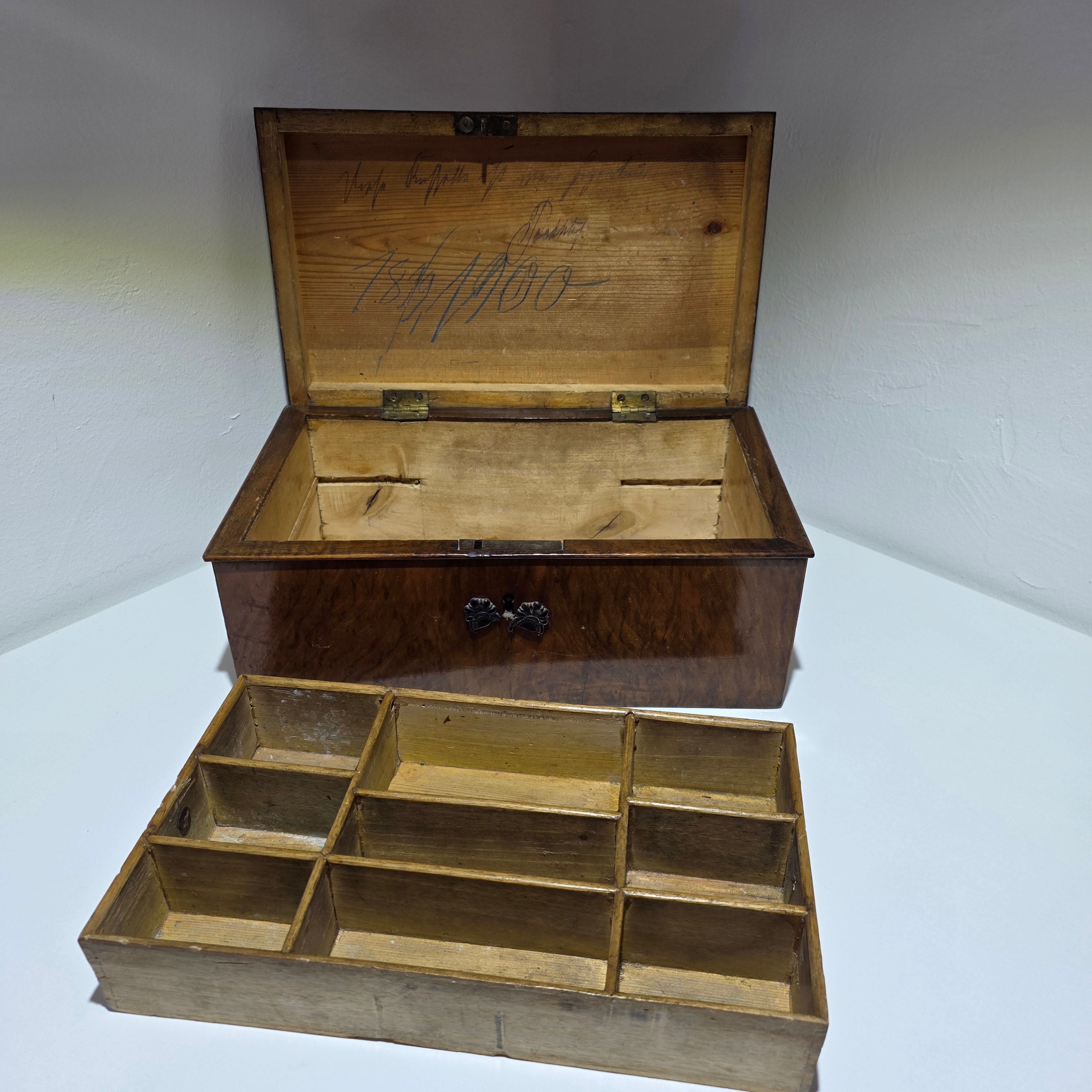 Antike Nähschatulle Holz Kassette um 1880 mit Einsatz Inschrift Schmuckkästchen Showroom Ansbach