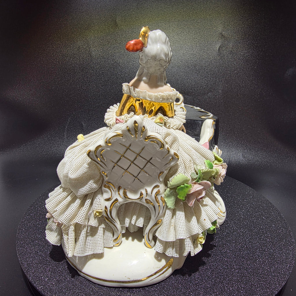 Große Dresden Porzellan Spitzenfigur Dame am Konzertflügel Rokoko Figur 16 cm Showroom Ansbach