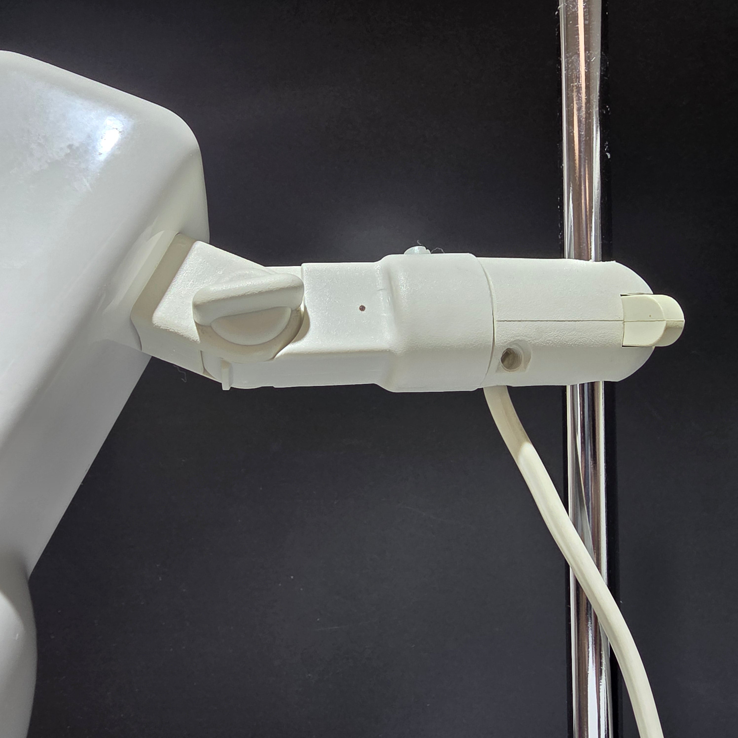 STAFF Leuchten Paar Tischlampen 1970er Space Age Weiß Chrom Design Klassiker Showroom Ansbach