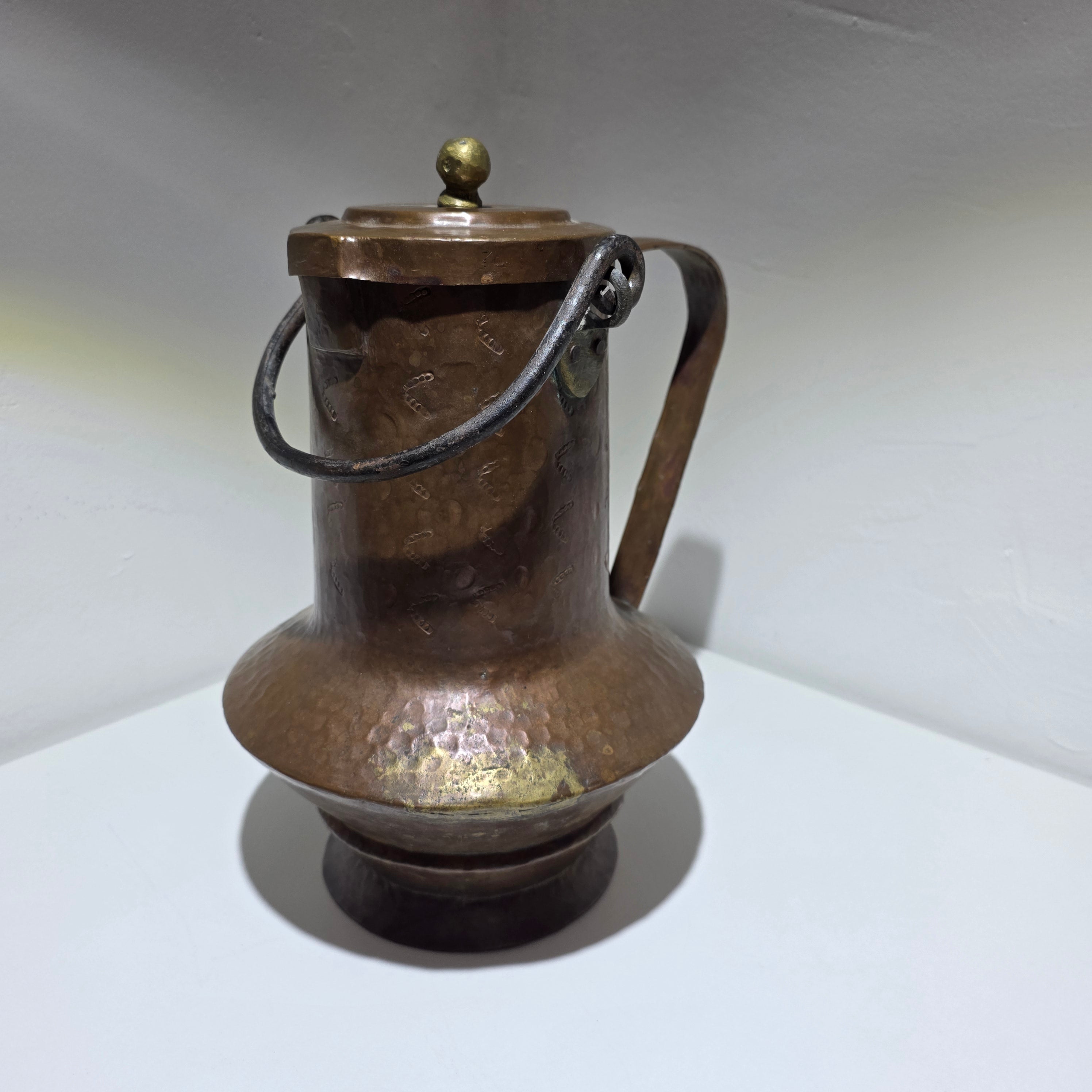 Antiker Kupfer Wasserkrug handgehämmert mit Deckel 32 cm Showroom Ansbach