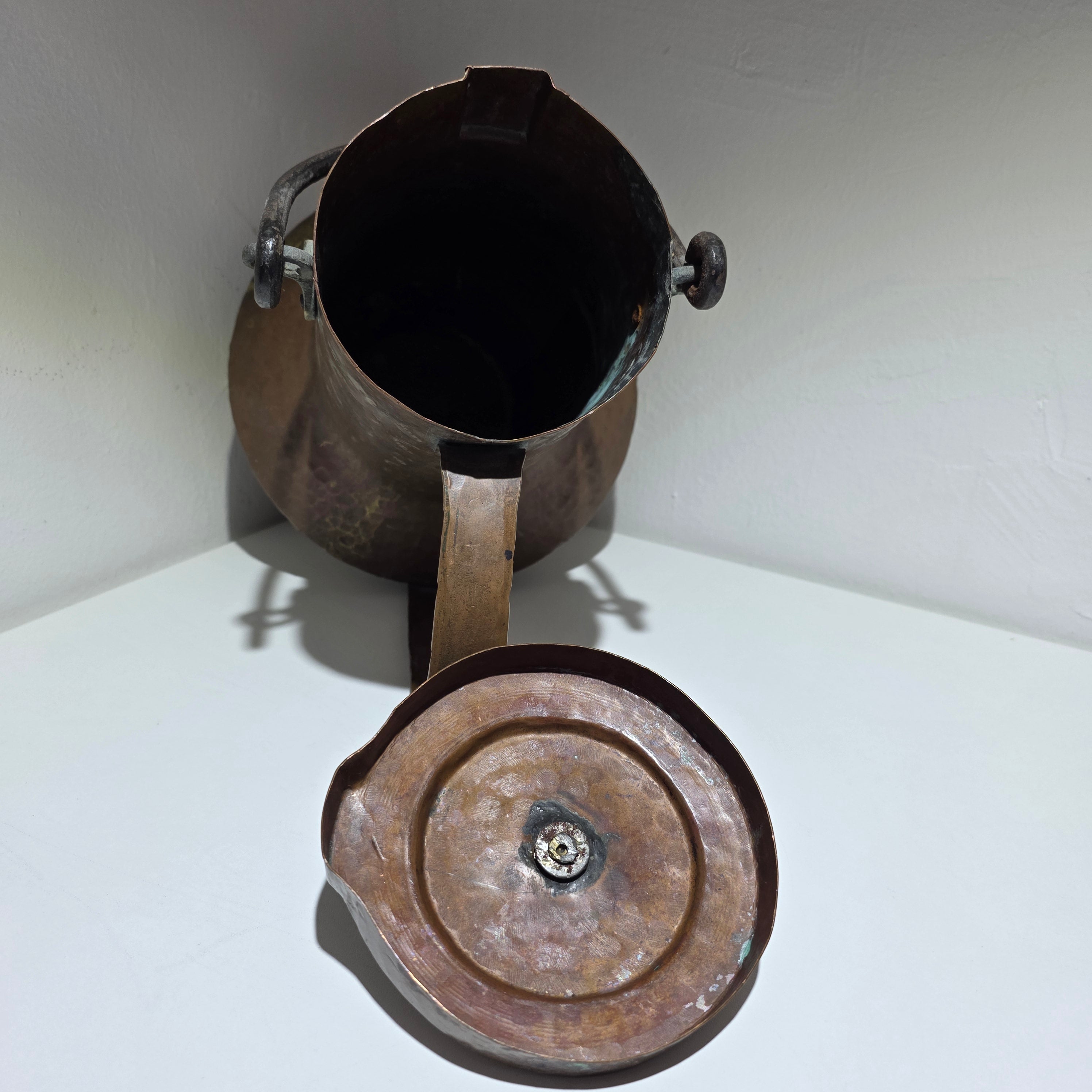 Antiker Kupfer Wasserkrug handgehämmert mit Deckel 32 cm Showroom Ansbach