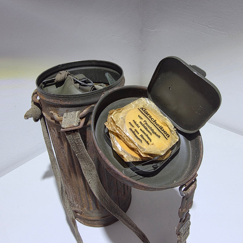 Wehrmacht Gasmaske 2. WK mit Gasmaskendose Filter Klarscheiben Showroom Ansbach