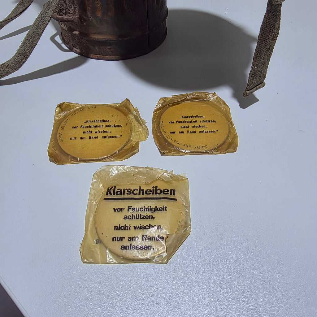 Wehrmacht Gasmaske 2. WK mit Gasmaskendose Filter Klarscheiben Showroom Ansbach