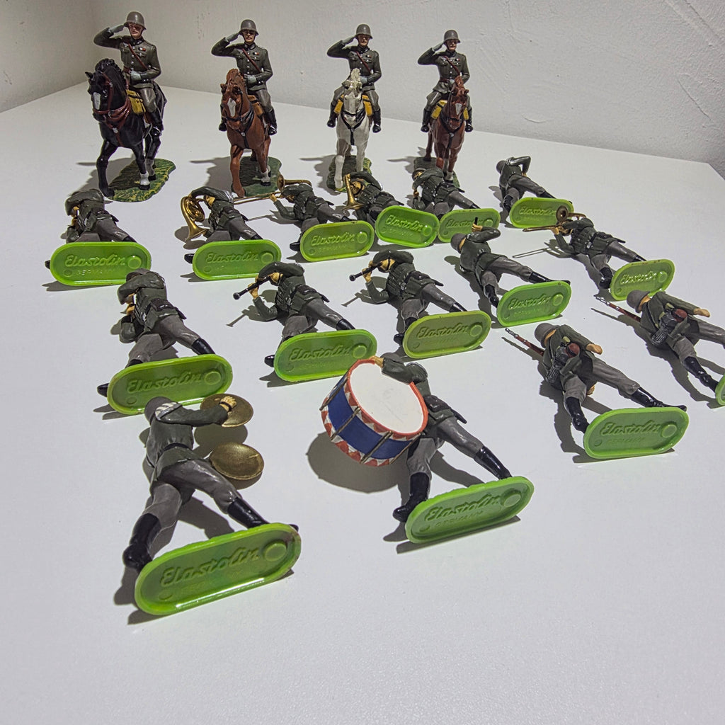 19 Hausser Elastolin Figuren 7 cm – Militärkapelle Musiker Reiter – Original mit Punkt Hausser