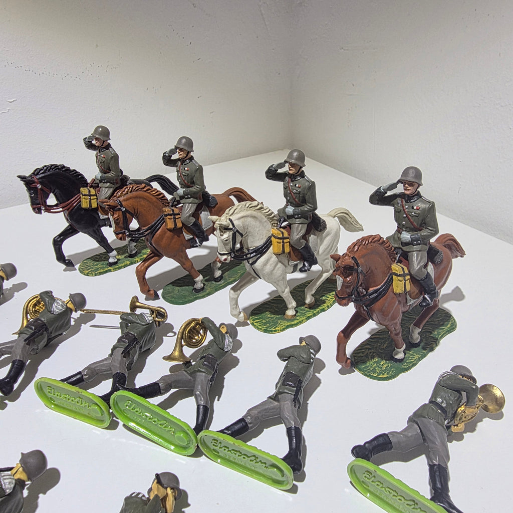 19 Hausser Elastolin Figuren 7 cm – Militärkapelle Musiker Reiter – Original mit Punkt Hausser