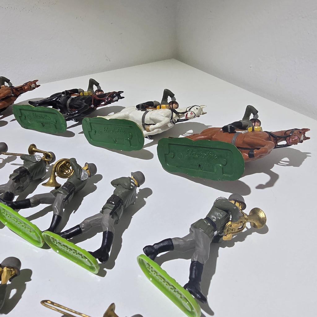 19 Hausser Elastolin Figuren 7 cm – Militärkapelle Musiker Reiter – Original mit Punkt Hausser
