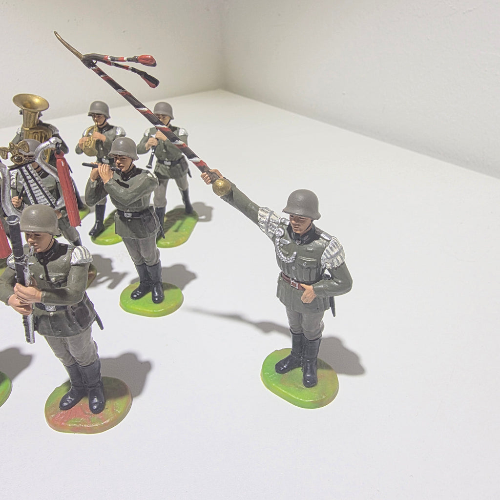 Elastolin Germany Militärkapelle – 14 Figuren – Musikzug mit Schellenbaum und Stabführer Showroom Ansbach