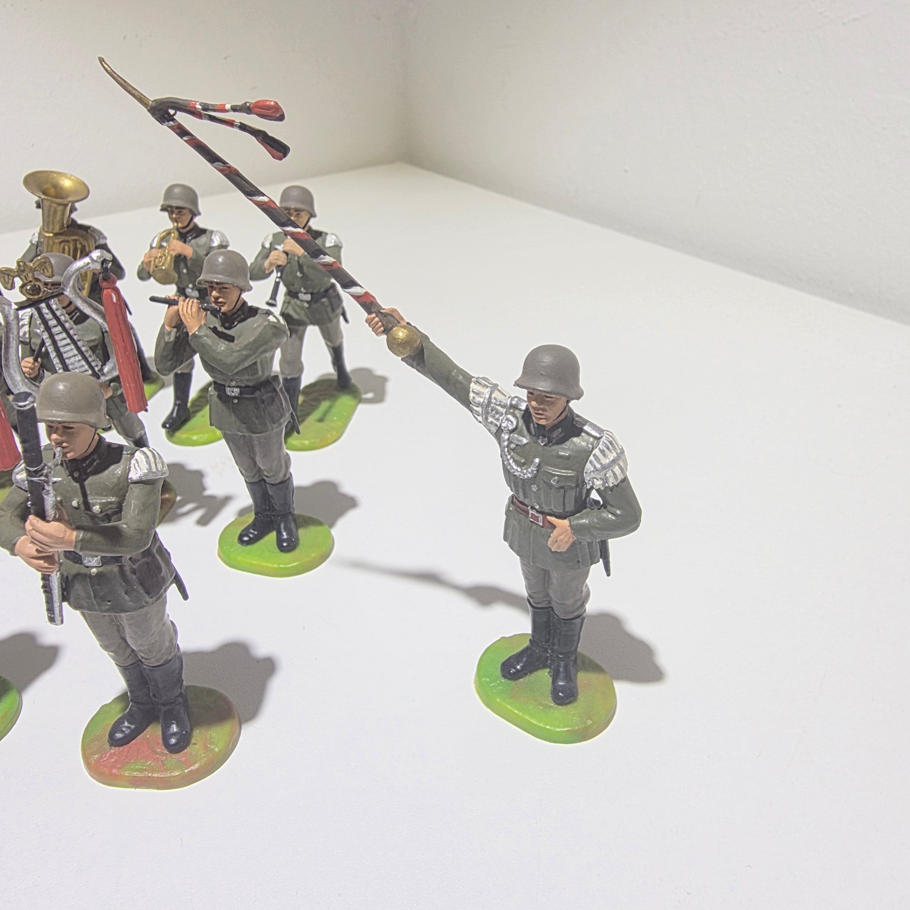 Elastolin Germany Militärkapelle – 14 Figuren – Musikzug mit Schellenbaum und Stabführer Showroom Ansbach