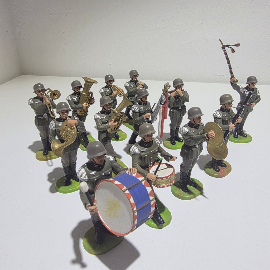 Elastolin Germany Militärkapelle – 14 Figuren – Musikzug mit Schellenbaum und Stabführer Showroom Ansbach