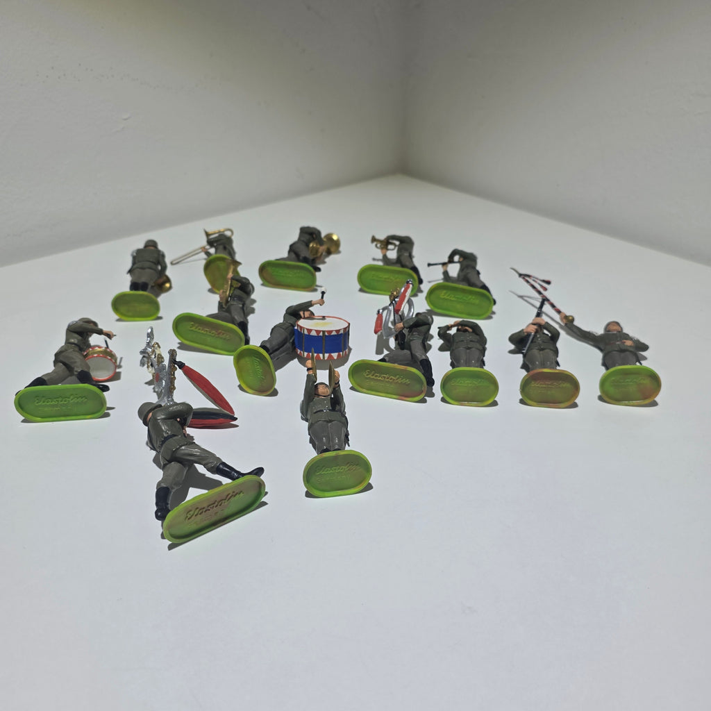 Elastolin Germany Militärkapelle – 14 Figuren – Musikzug mit Schellenbaum und Stabführer Showroom Ansbach