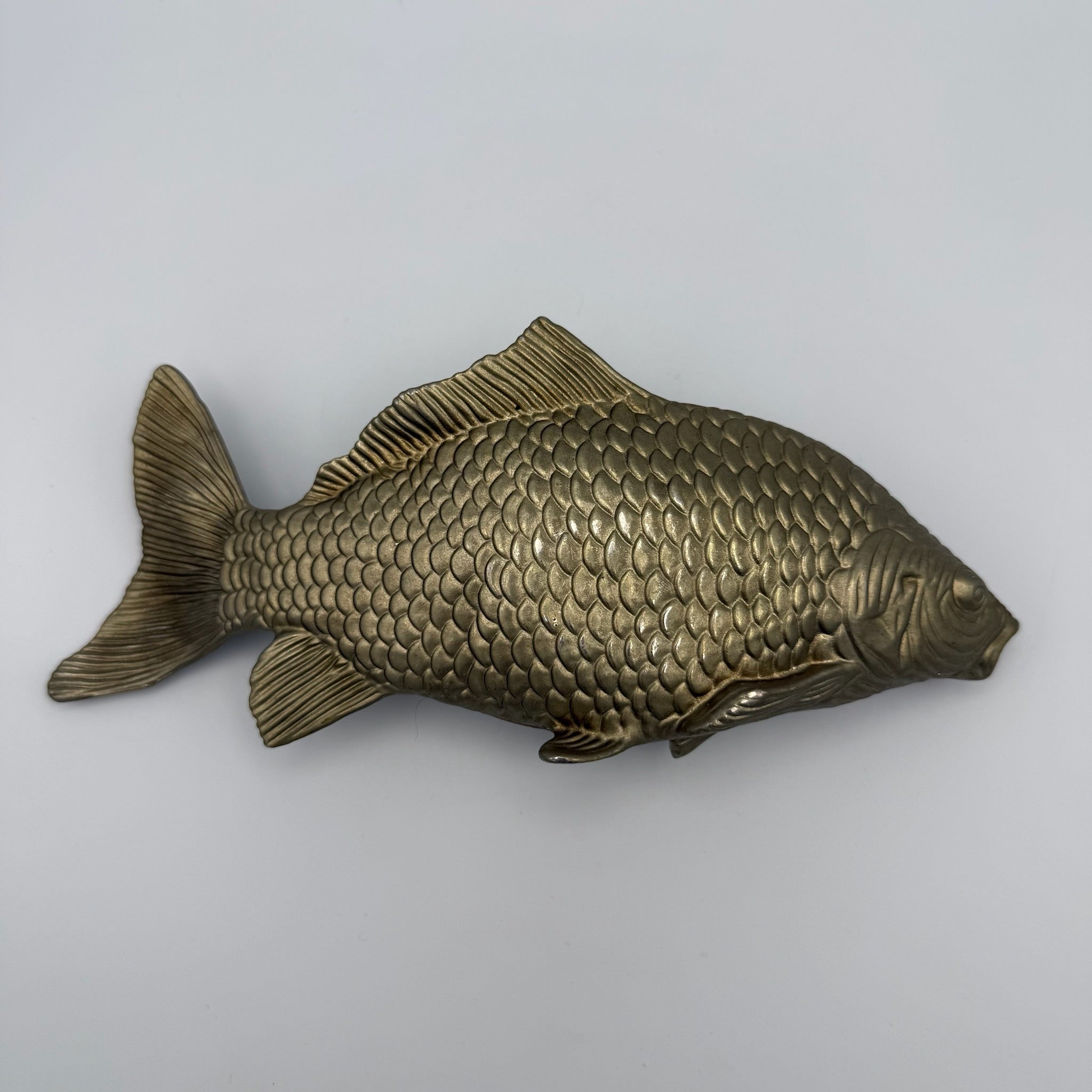 Italienischer Design Serviettenhalter Fisch I Hollywood Regency 1960er/70er I Modello Depositato Bicolor Silber & Messing Karpfen 23,4 cm Showroom Ansbach