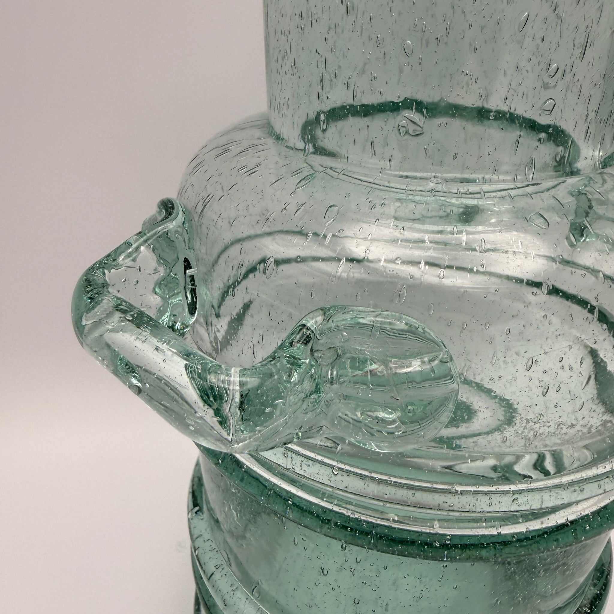 Schwere Vintage Glasvase mit 2 Henkeln I Mundgeblasen I Amphorenform Mid-Century Kunstglas I Makellos 21 cm Showroom Ansbach