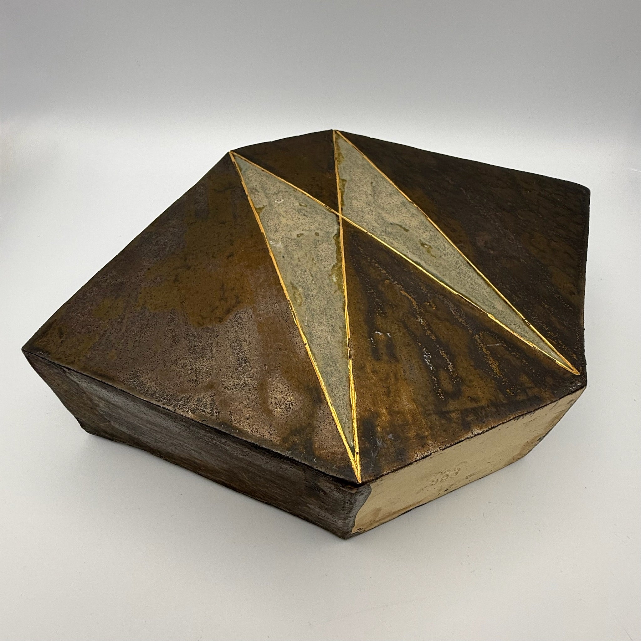 Karlsruher Majolika Art Déco Prunkvase 2193 I Geometrische Diamantform I Goldstaffage 1930er I Sammlerstück 28 cm Karlsruher Majolka