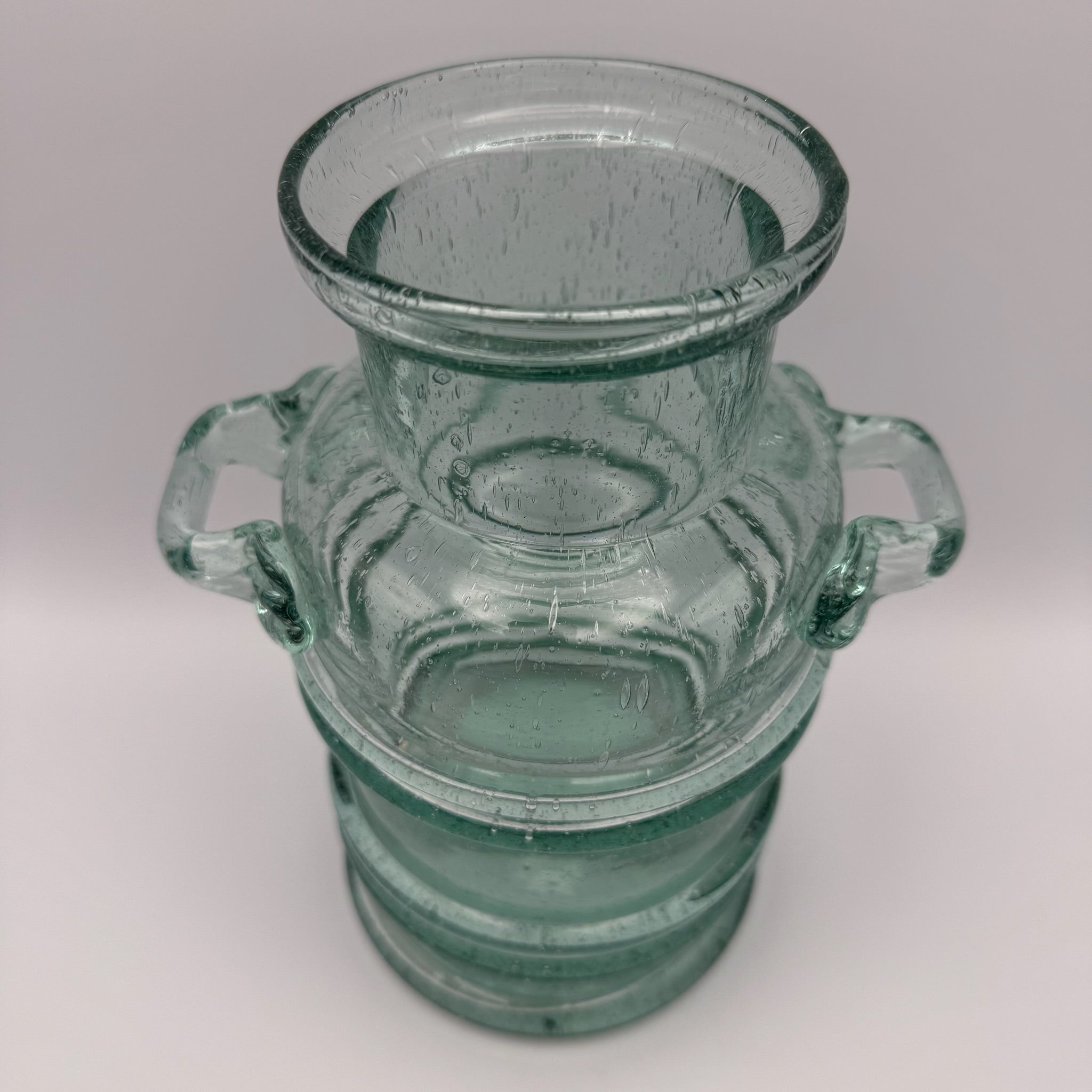 Schwere Vintage Glasvase mit 2 Henkeln I Mundgeblasen I Amphorenform Mid-Century Kunstglas I Makellos 21 cm Showroom Ansbach