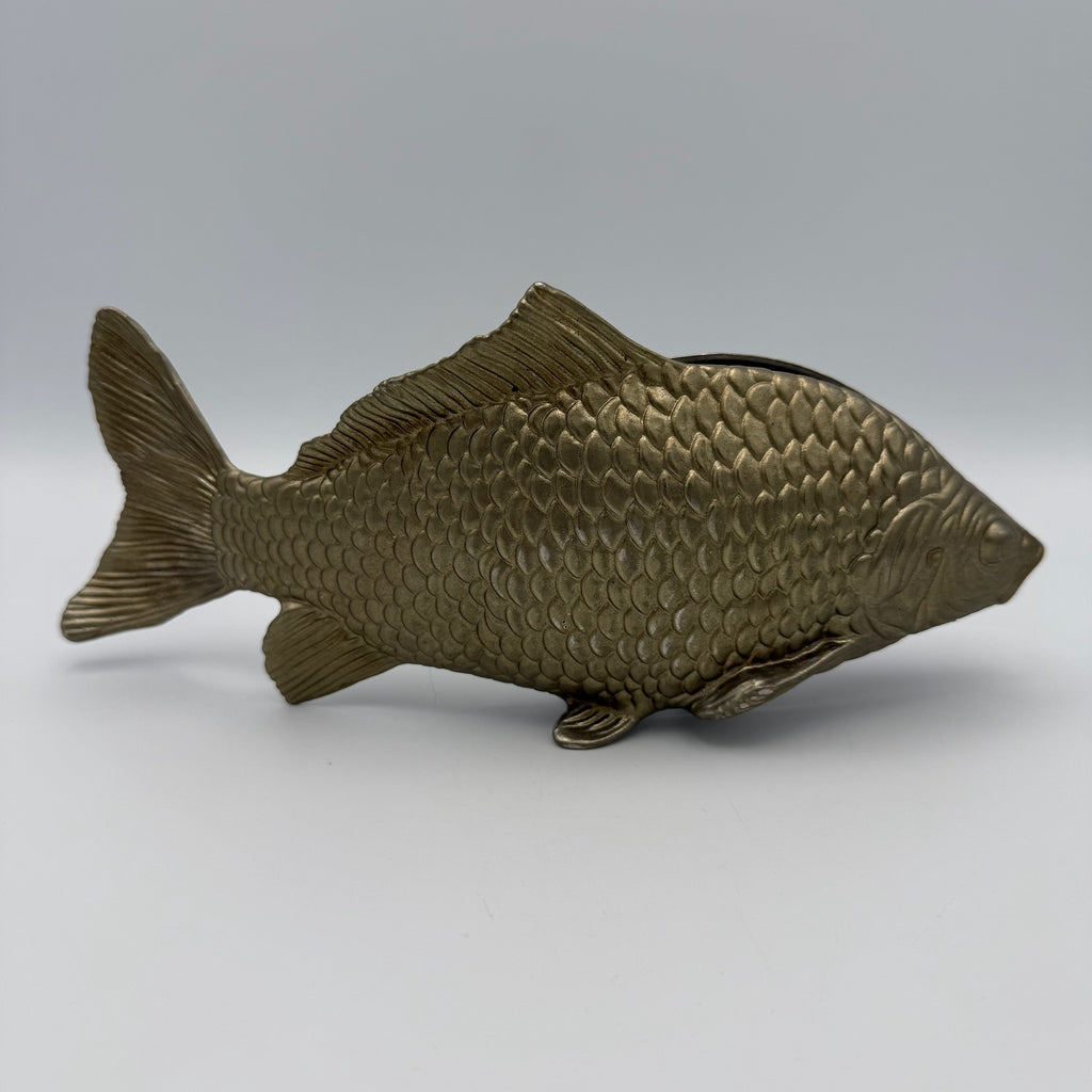 Italienischer Design Serviettenhalter Fisch I Hollywood Regency 1960er/70er I Modello Depositato Bicolor Silber & Messing Karpfen 23,4 cm Showroom Ansbach