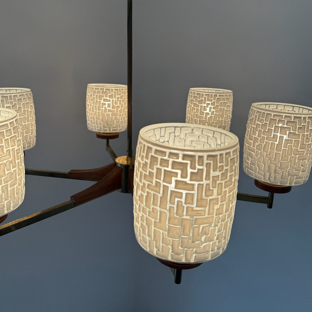 6-flammige Mid-Century Kronleuchter Teakholz & Messing I Skandinavischer Stil 1960er I Mosaik Glas-Schirme I Vintage 70 cm Showroom Ansbach