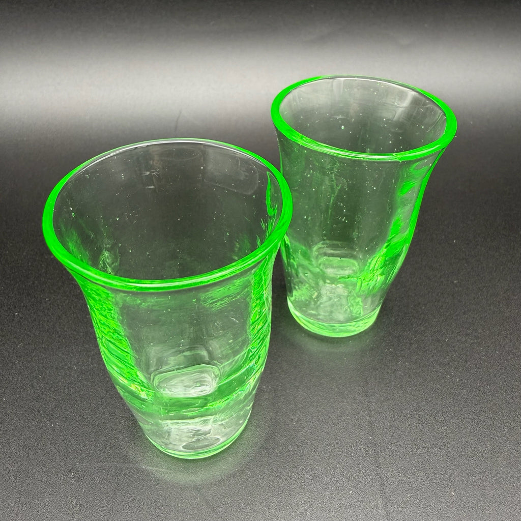 2 Uranglas Schnapsgläser | Vintage Vaseline Glass | Fluoreszierend unter UV-Licht | Handgearbeitet | 6 cm Showroom Ansbach