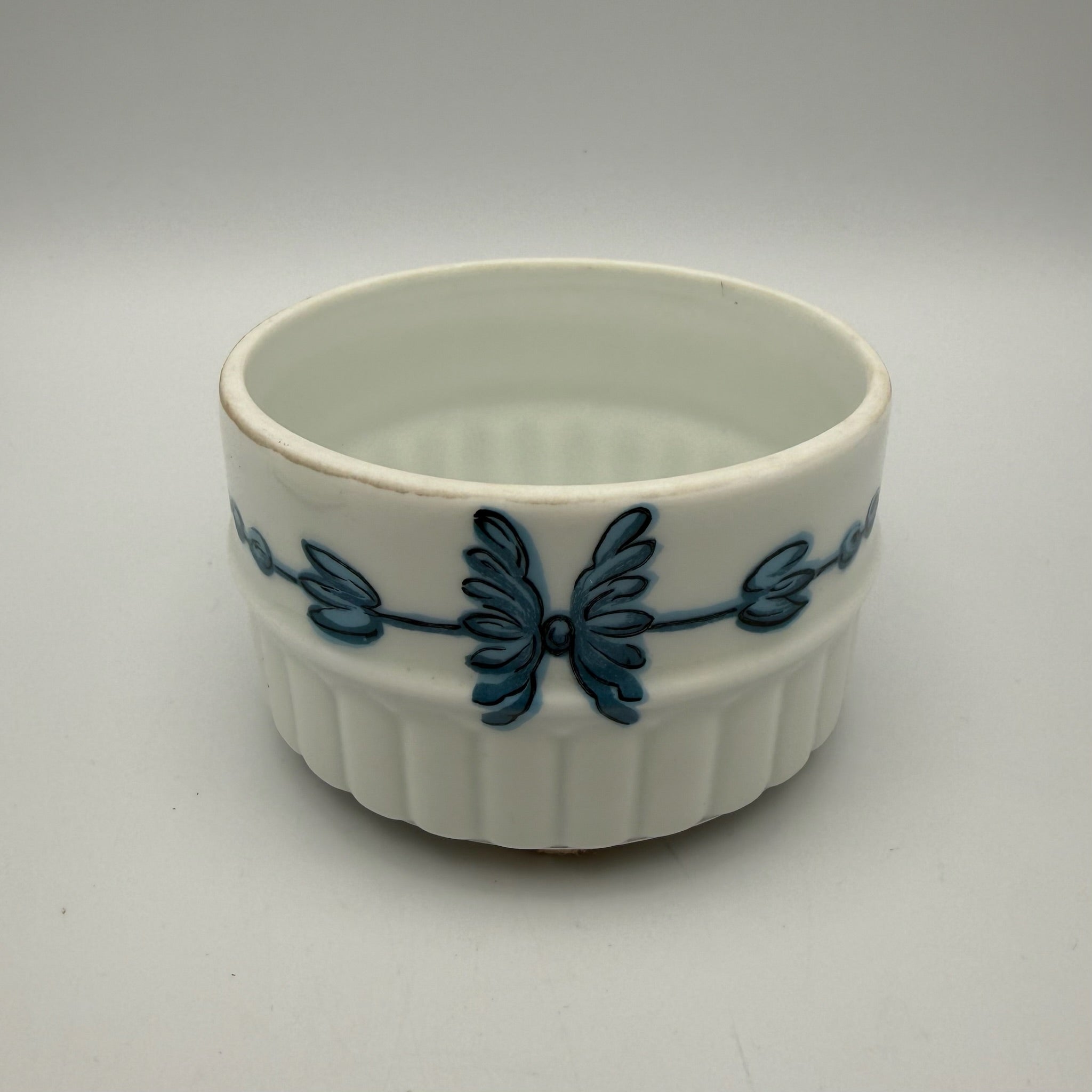 3tlg Porcelaine de Paris Badezimmer Set I Dekor Lamballe Schwanen-Motiv I Flakons & Deckeldose Frankreich 1970er Porcelaine de Paris