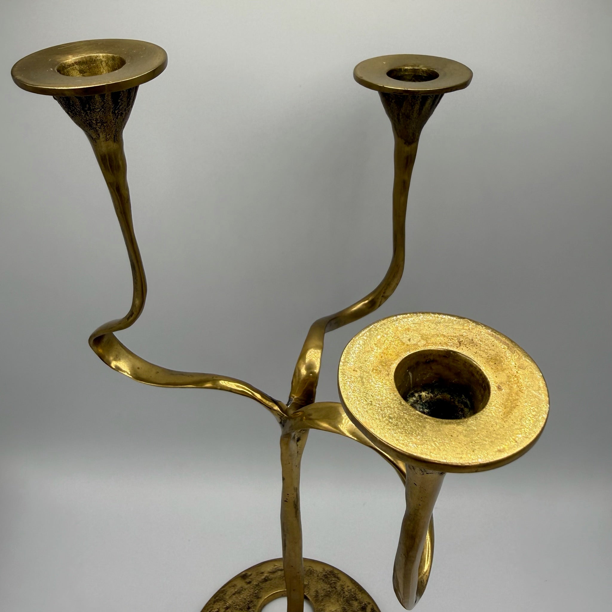 Kurt Jesch für Fratelli Tonini I Großer 3-flammiger Design Kerzenleuchter I Messing massiv I Italien 1960er I Unpolierter Originalzustand Kurt Jesch für Fratelli Tonini