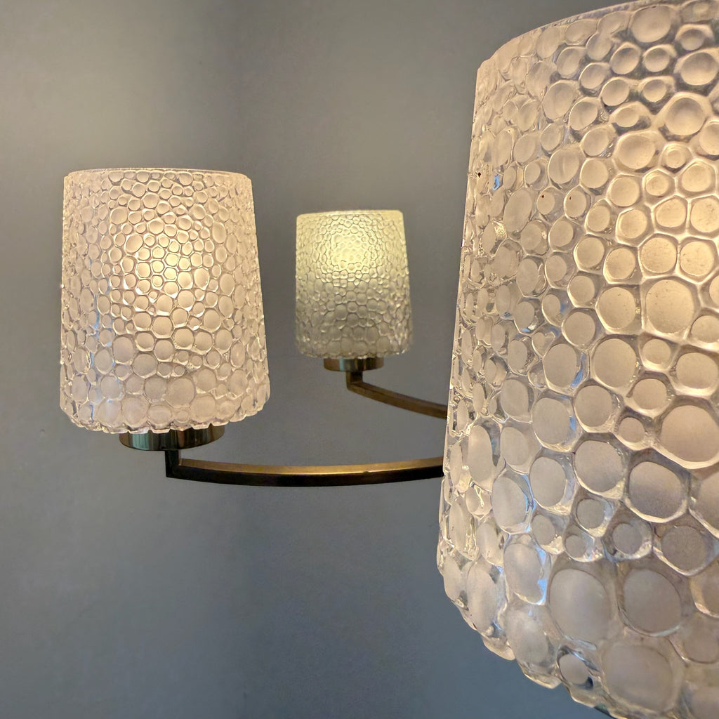 6-flammiger Mid-Century Messing Kronleuchter 1960er I Ikonische Bubble Glas Schirme I Satiniertes Noppenglas Deckenlampe 68 cm Showroom Ansbach