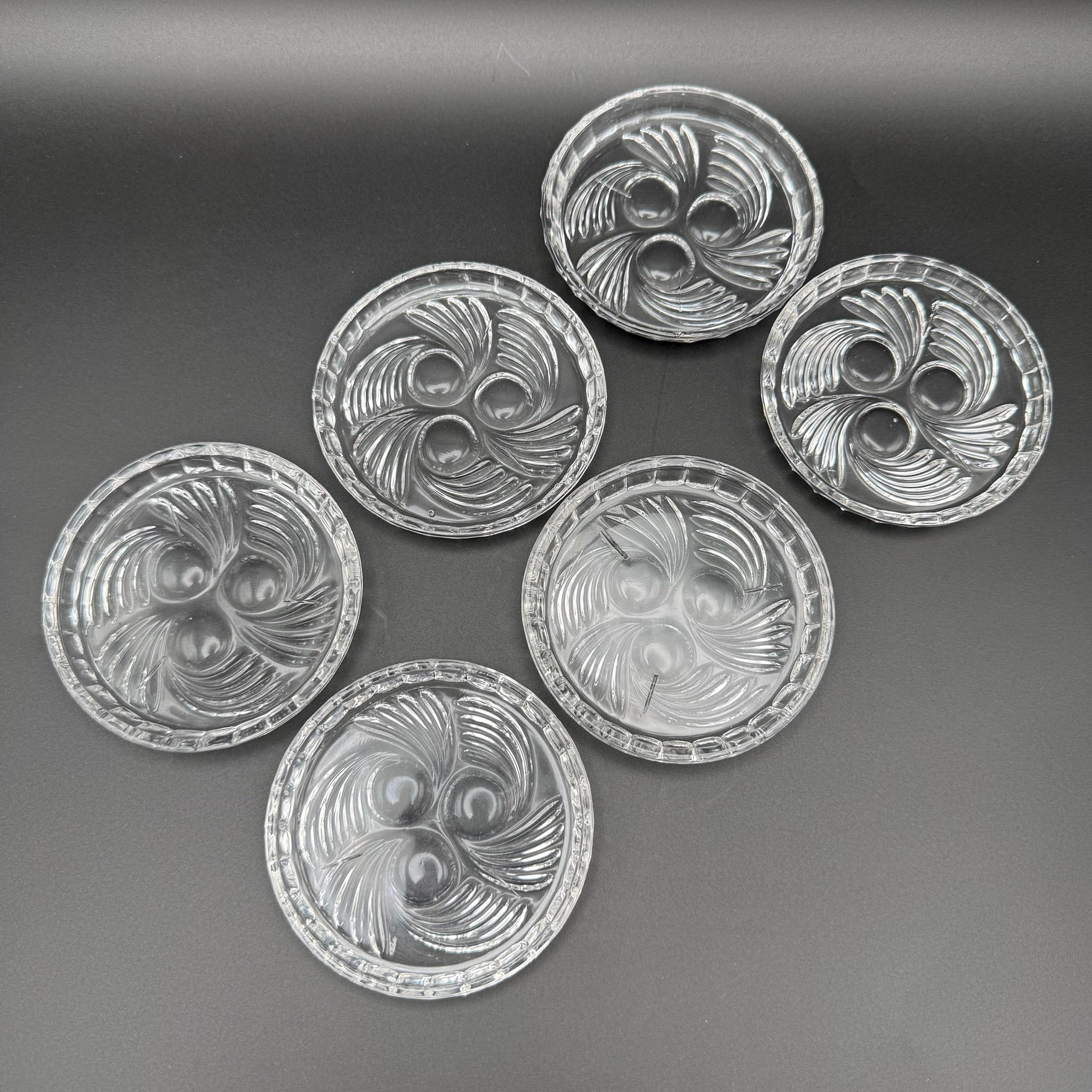 6x Uranglas Untersetzer Tellerchen Art Deco UV Glas fluoreszierend 8,5 cm Set Showroom Ansbach
