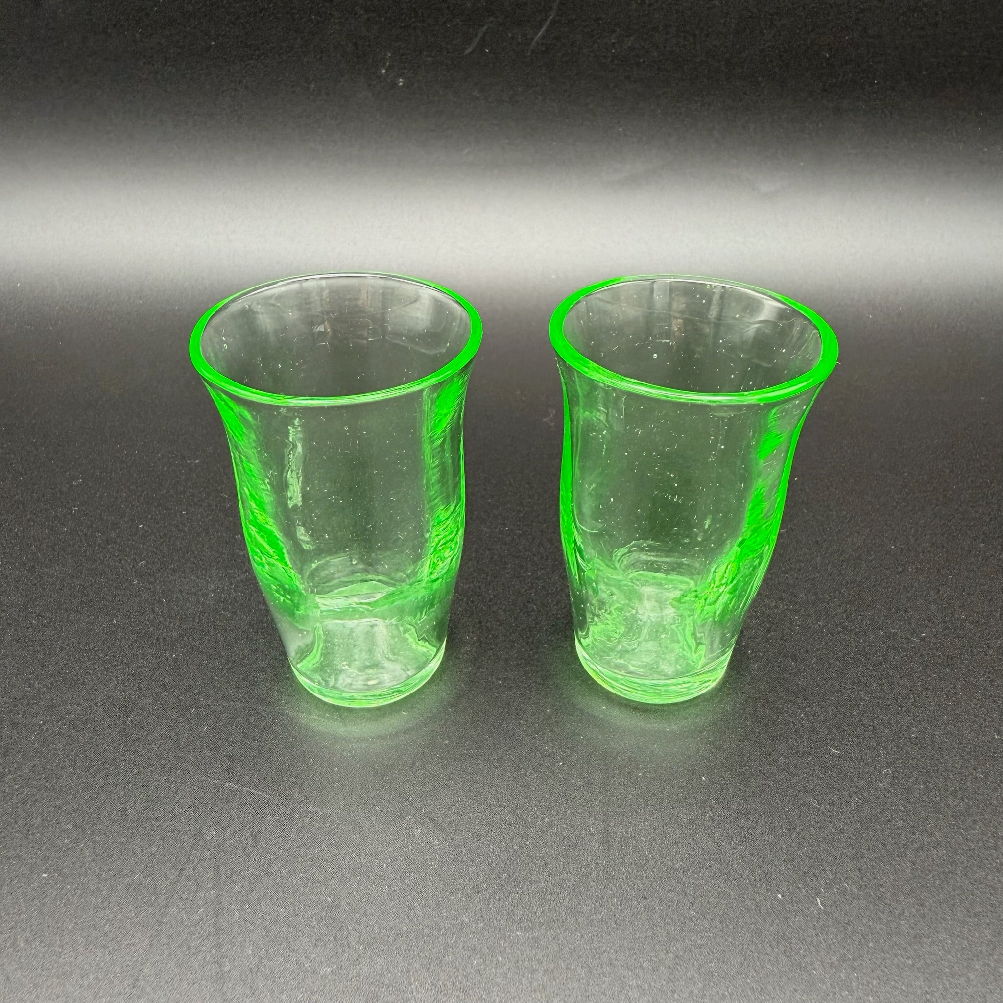 2 Uranglas Schnapsgläser | Vintage Vaseline Glass | Fluoreszierend unter UV-Licht | Handgearbeitet | 6 cm Showroom Ansbach