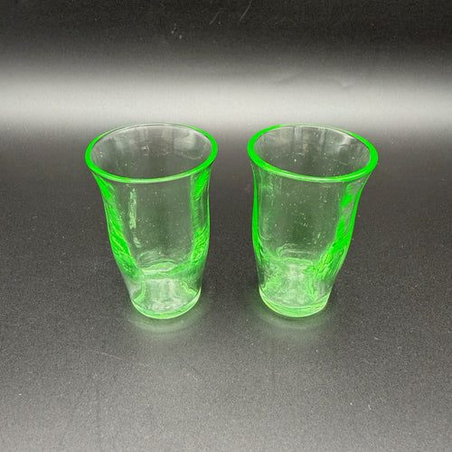 2 Uranglas Schnapsgläser | Vintage Vaseline Glass | Fluoreszierend unter UV-Licht | Handgearbeitet | 6 cm Showroom Ansbach