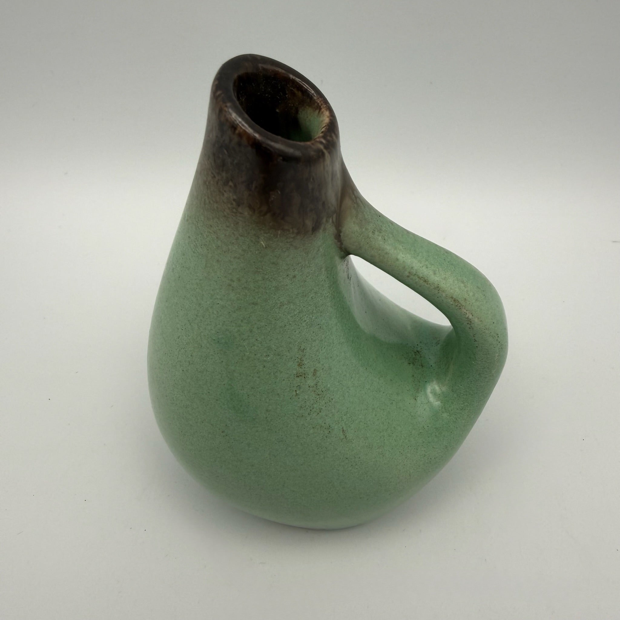 Mid-Century Henkelvase I Mintgrün & Braun I Organische Krugvase I West Germany 1950er 1960er I 10,5 cm Showroom Ansbach