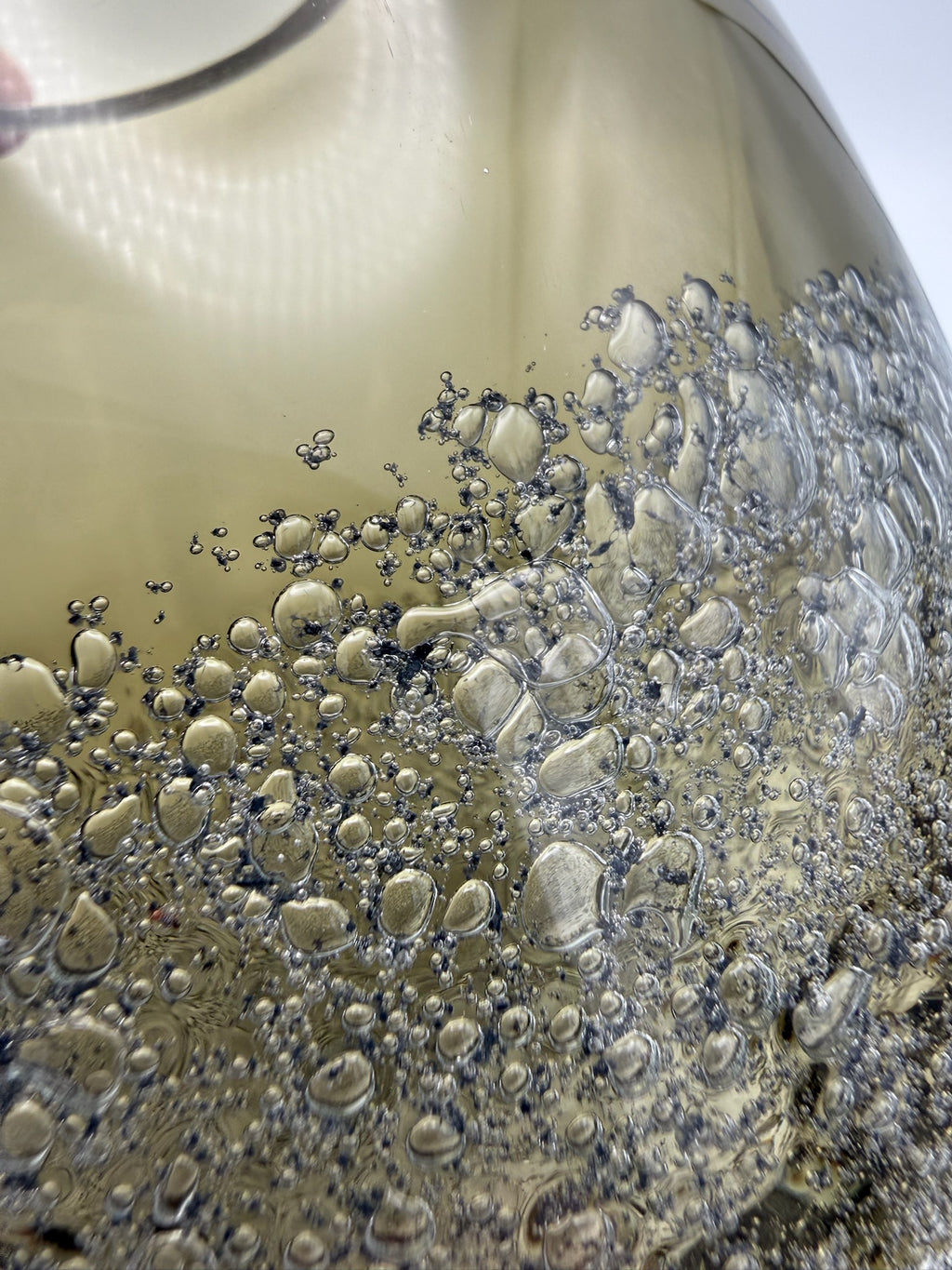 Schwere Kunstglas Vase 15 cm I Rauchglas mit dichten Lufteinschlüssen I Mid-Century Schaumglas Vintage Showroom Ansbach