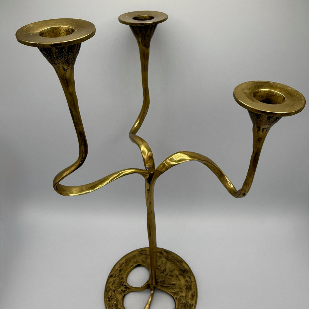 Kurt Jesch für Fratelli Tonini I Großer 3-flammiger Design Kerzenleuchter I Messing massiv I Italien 1960er I Unpolierter Originalzustand Kurt Jesch für Fratelli Tonini