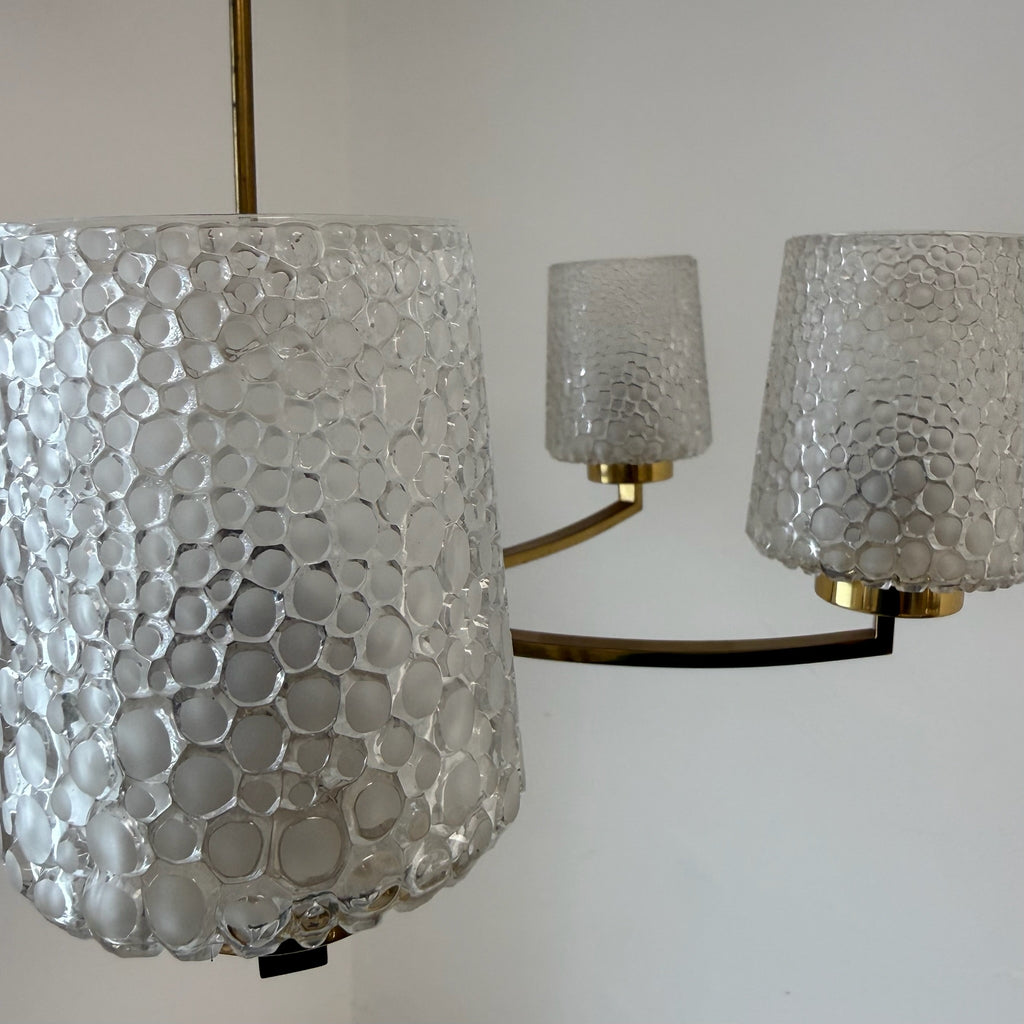 6-flammiger Mid-Century Messing Kronleuchter 1960er I Ikonische Bubble Glas Schirme I Satiniertes Noppenglas Deckenlampe 68 cm Showroom Ansbach