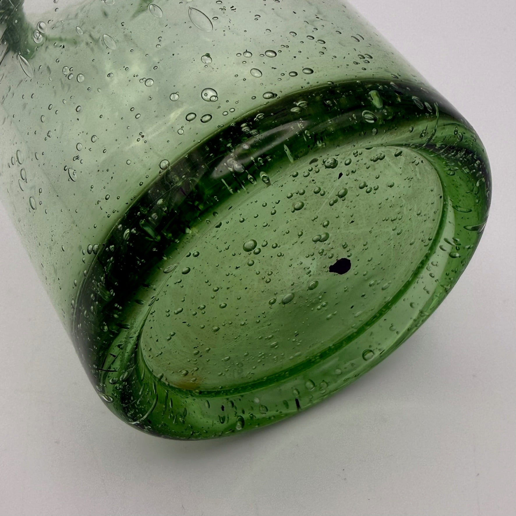 Kleine Vintage Bullicante Vase Grün I Blasenglas Solitärvase 1970er I Mid-Century Moosgrün Kunstglas 11,7 cm Showroom Ansbach