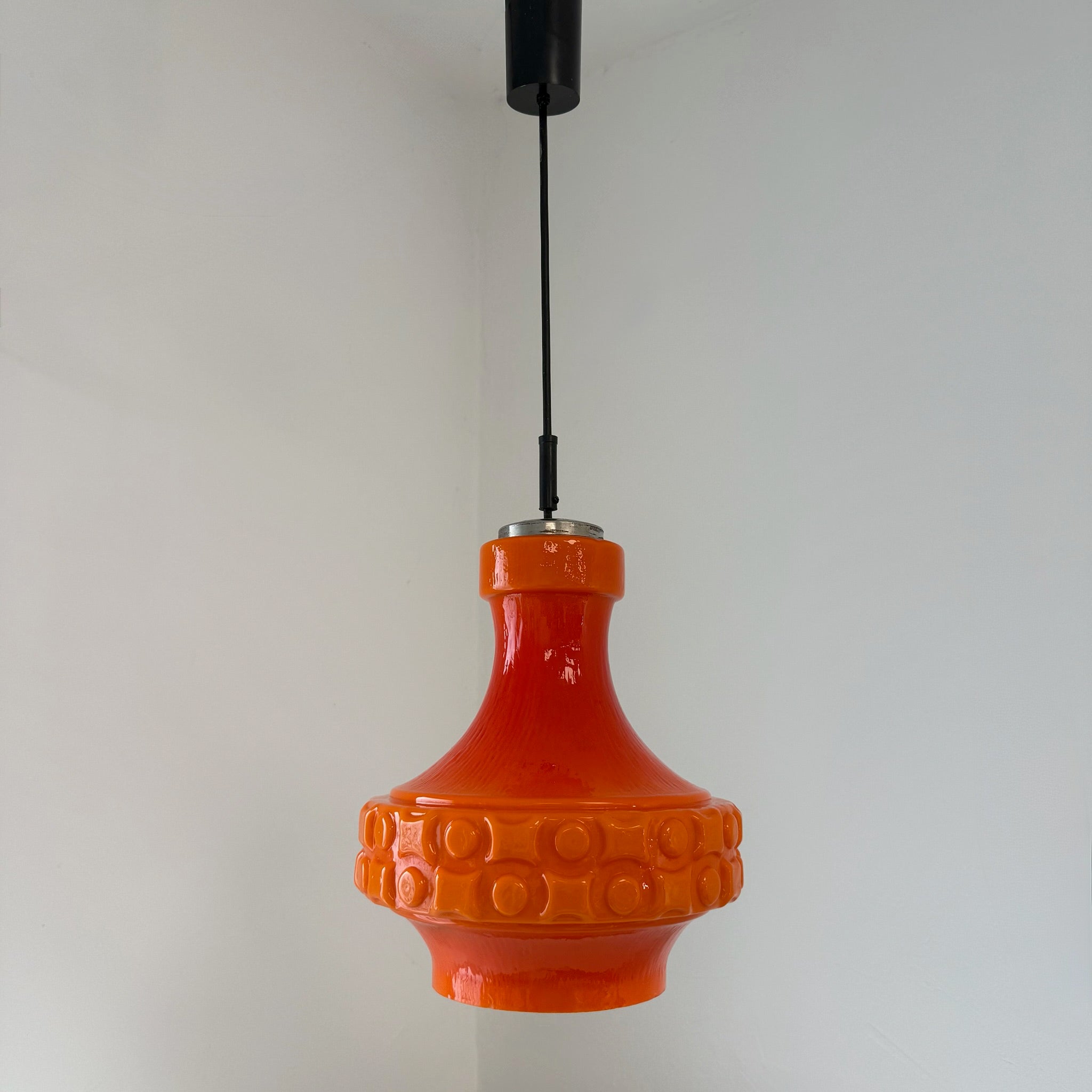 Space Age Pendelleuchte I Orange Tulpenform Überfangglas 1970er I Monumentale Hängeleuchte Pop-Art Vintage Design Showroom Ansbach