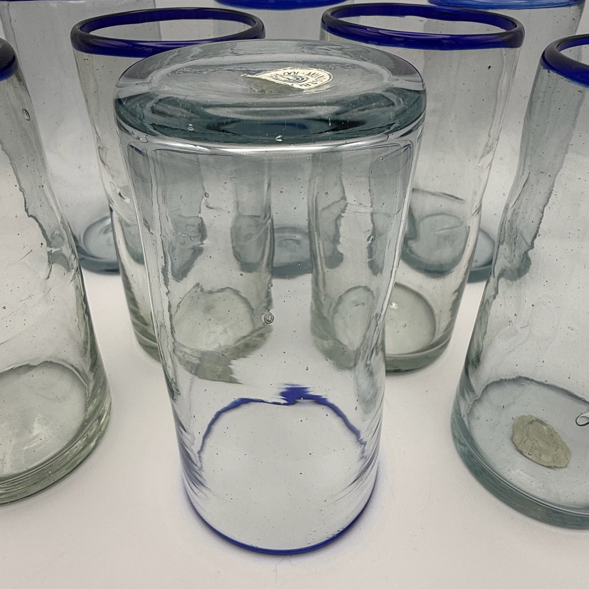 8er Set Vintage Wassergläser I Mundgeblasen Handarbeit I Blasen Glas Biot Stil I Blauer Rand I 1970er I 12,7 cm Showroom Ansbach