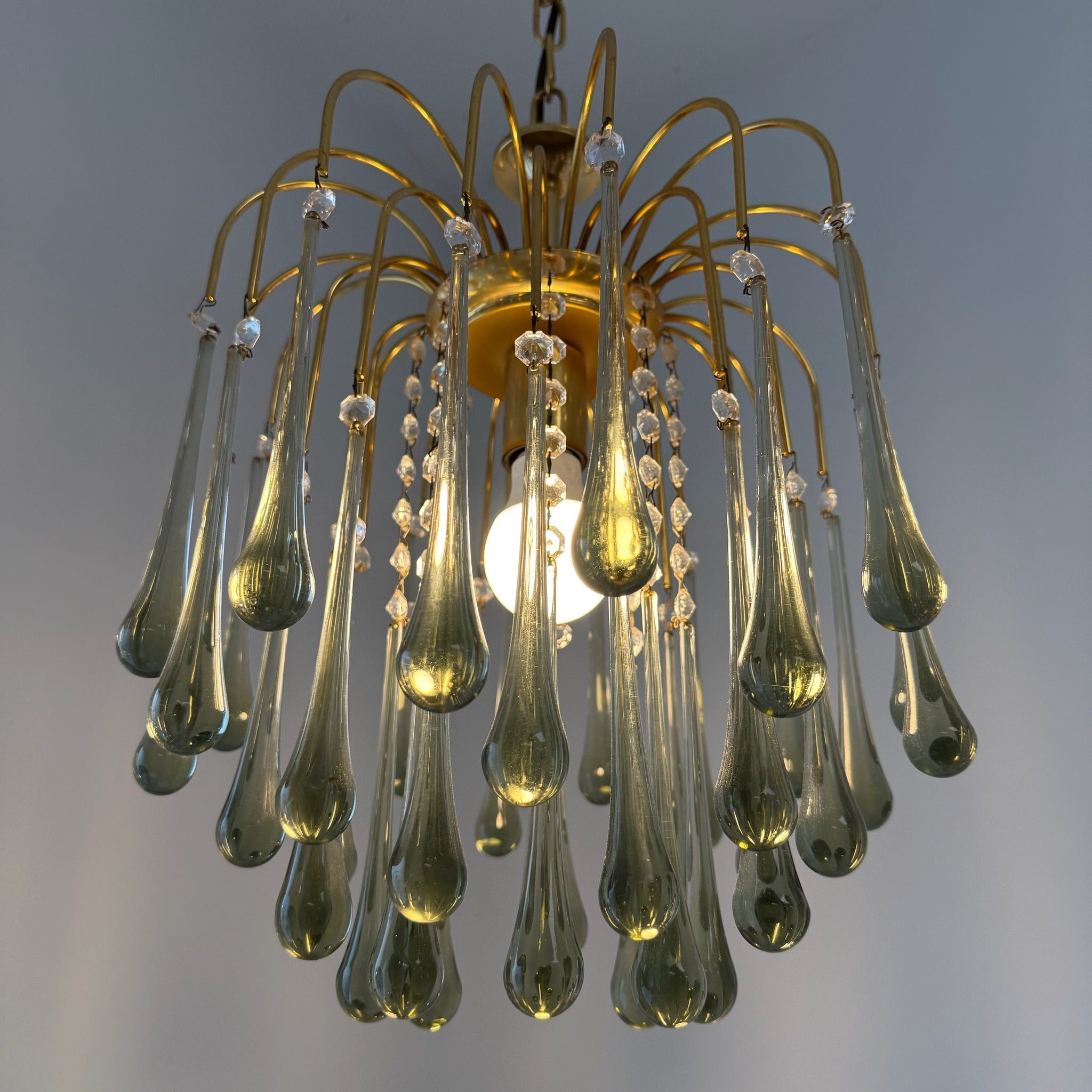 Kult Vistosi Murano XL Tropfenleuchte 1970er I 14 Karat Echtgold vergoldet I Rauchglas Grün-Grau Kaskaden-Kronleuchter 75 cm Murano