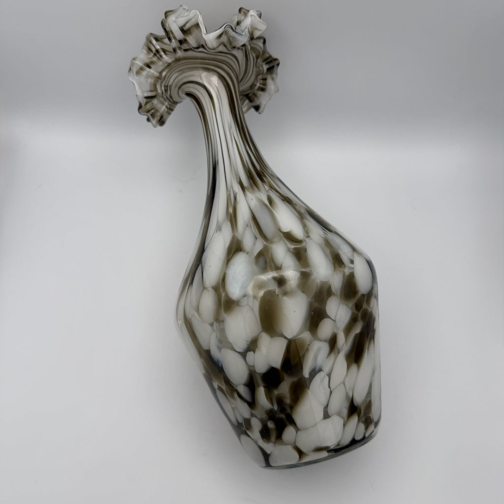 Große Murano Stil Opalglas Vase I Gekämmter Faden-Dekor Braun Weiß I Geraffter Rüschenrand Vintage 1970er I 33,5 cm Showroom Ansbach