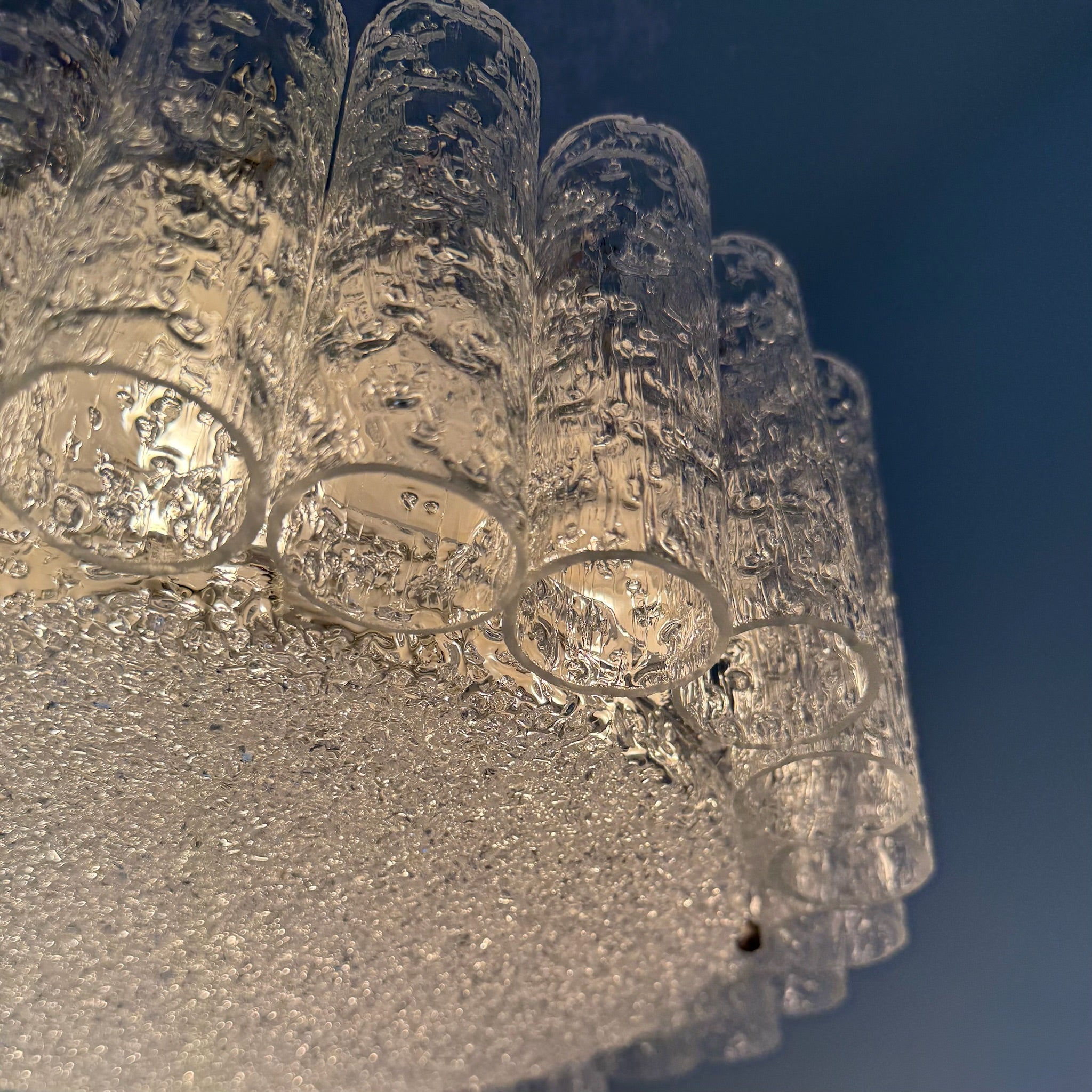 Kult Doria Leuchten Eisglas Plafonniere 40 cm I Monumentale Mid-Century Deckenlampe mit Glasröhren ca. 1960er Doria Leuchten