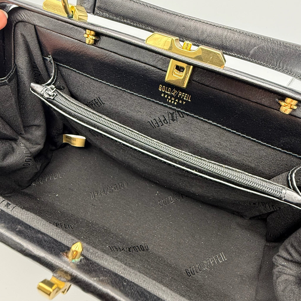 Goldpfeil Vintage Lederhandtasche I Black Boxcalf I Gold-Hardware I Mid-Century um 1960 I Mit Spiegel I 33 cm Gold Pfeil
