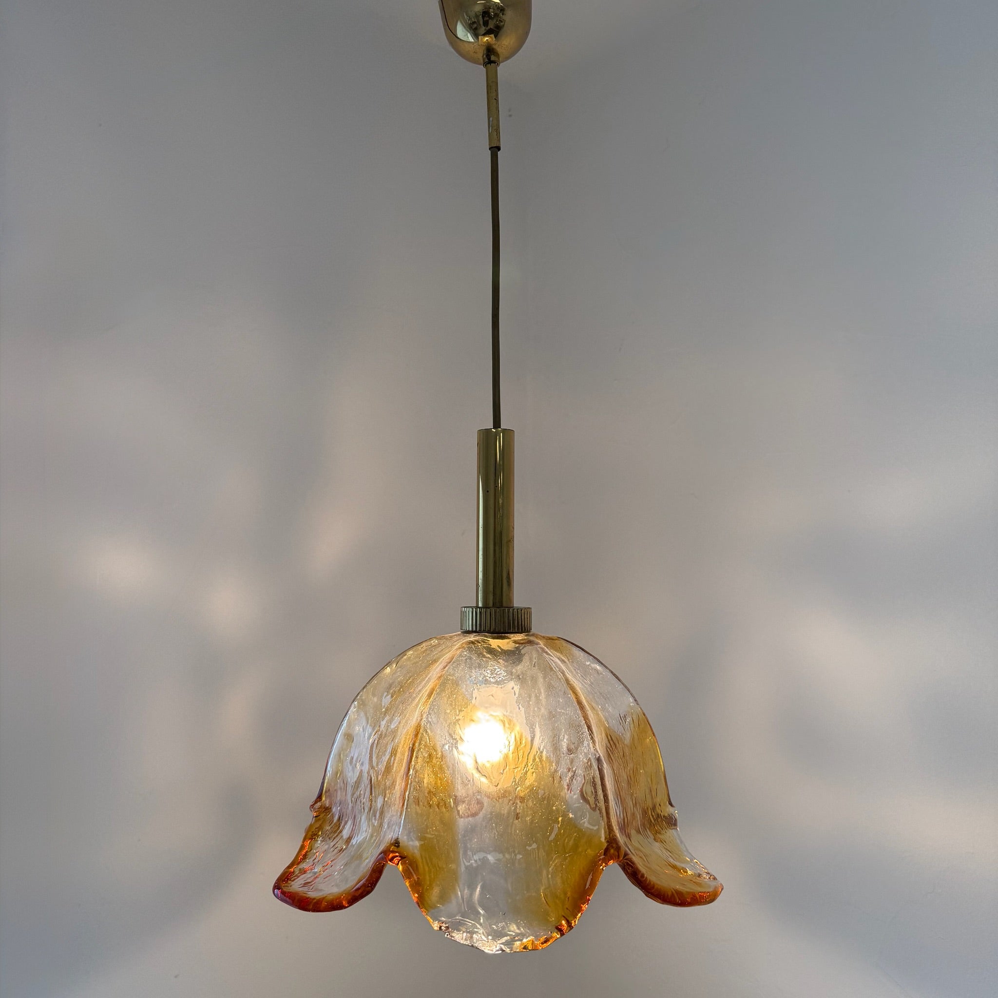 Große Murano Glas Pendelleuchte 70er I AV Mazzega Stil I Blüten-Hängelampe Bernstein Orange Messing I Vintage 34,5 cm Murano