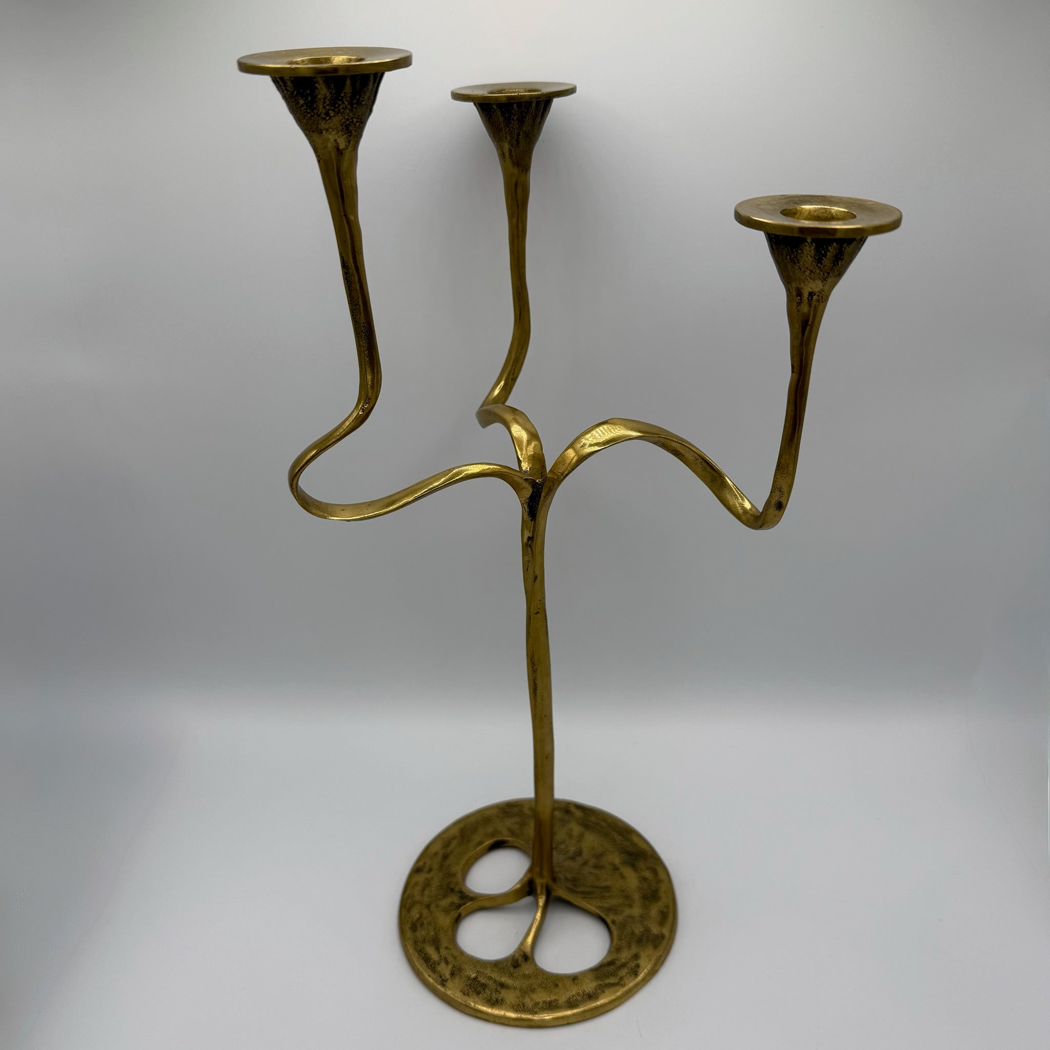 Kurt Jesch für Fratelli Tonini I Großer 3-flammiger Design Kerzenleuchter I Messing massiv I Italien 1960er I Unpolierter Originalzustand Kurt Jesch für Fratelli Tonini
