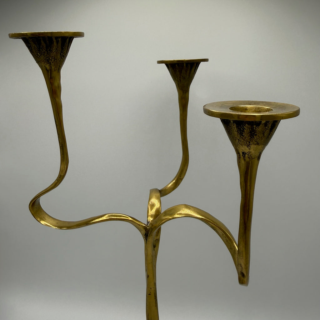 Kurt Jesch für Fratelli Tonini I Großer 3-flammiger Design Kerzenleuchter I Messing massiv I Italien 1960er I Unpolierter Originalzustand Kurt Jesch für Fratelli Tonini